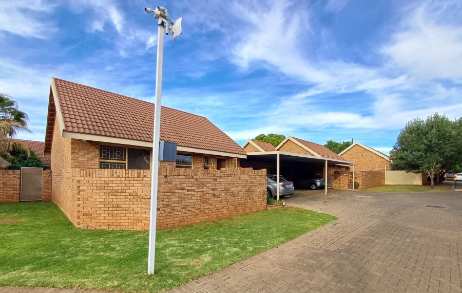 3 Bedroom Property for Sale in Langenhovenpark Free State